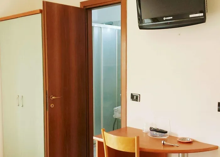 Eden Hotel 2*