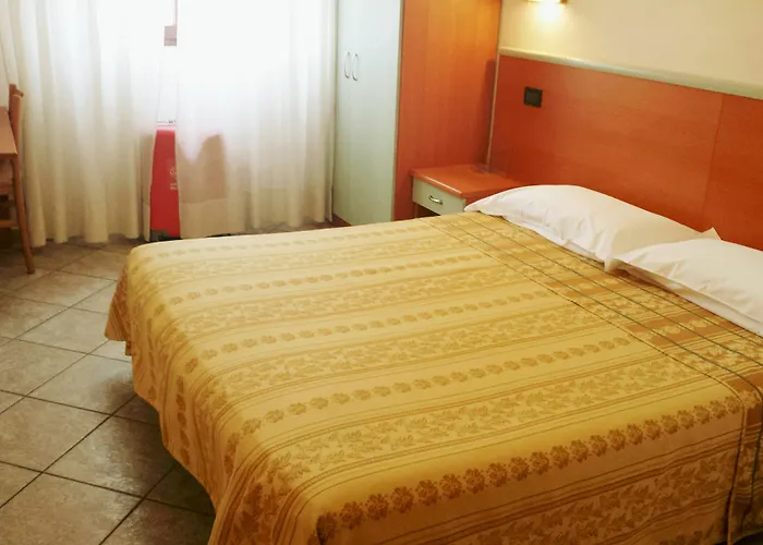 Eden Hotel 2*